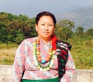 अन्तिममा एमालेमै बसेकी श्रीमाया थकाली भन्छिन्– १० बुँदे पक्षधर नेताहरू आ-आफ्नै तालमा छन्